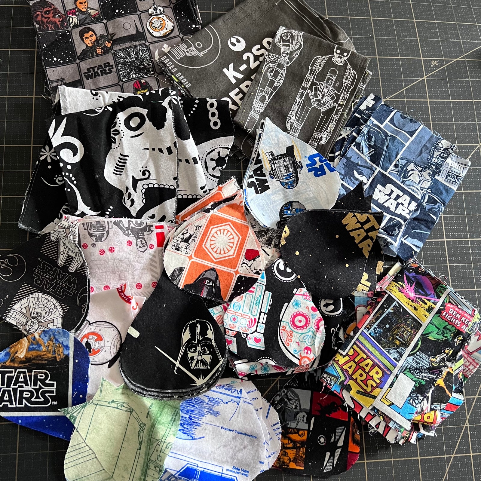 Star Wars Fabric Scrap Bundle No. 2 - 12.1 oz.
