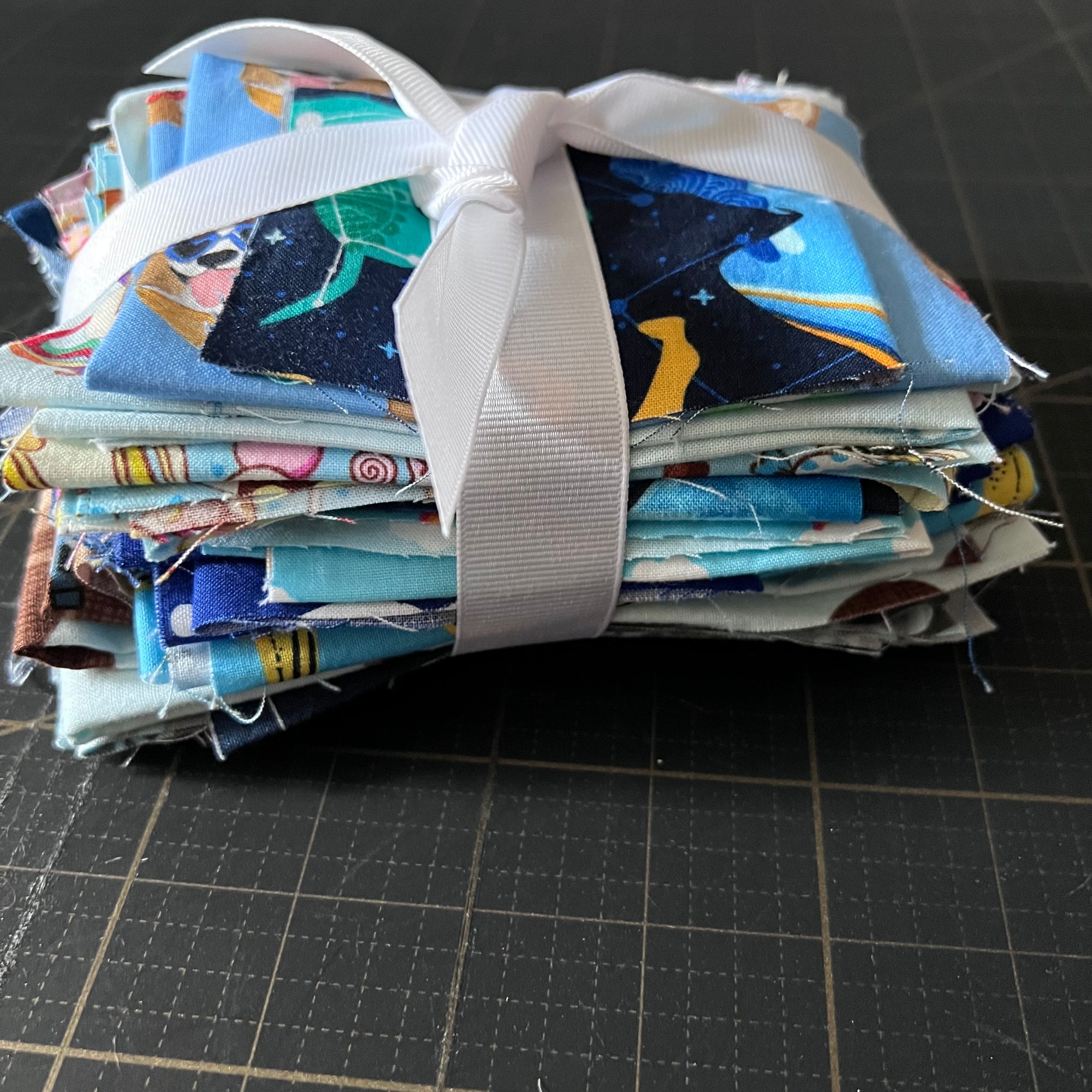Blue Fabric Scrap Bundle No. 17 - 10.4 oz.