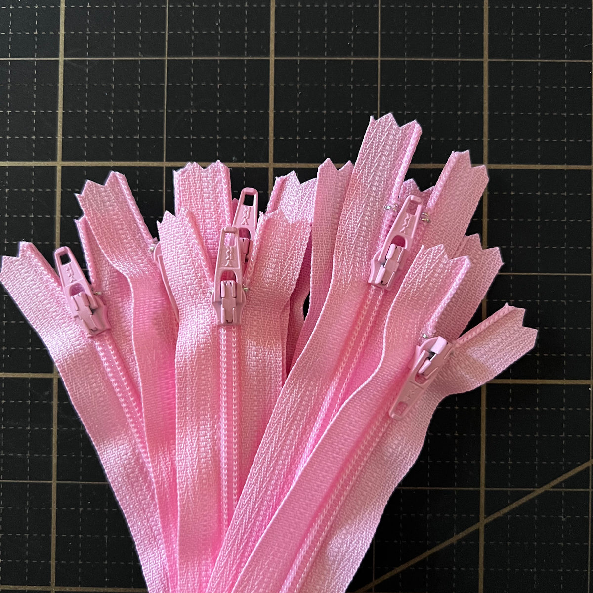 YKK 9&quot; zippers-  513/Light Pink 10-zipper bundle